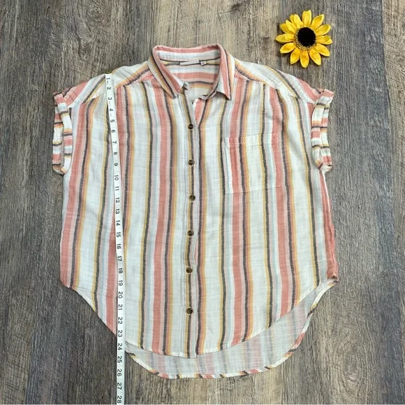 So Cute Summery Button Up Top Size Large - Picture 3 of 4
